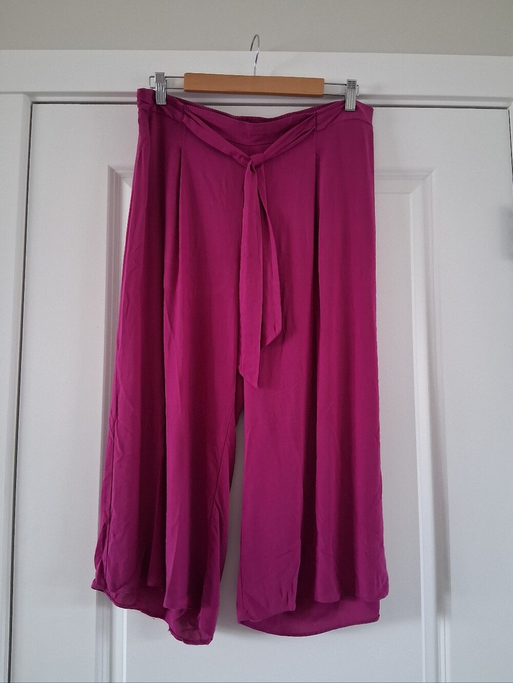 Fuchsia Cropped Pants